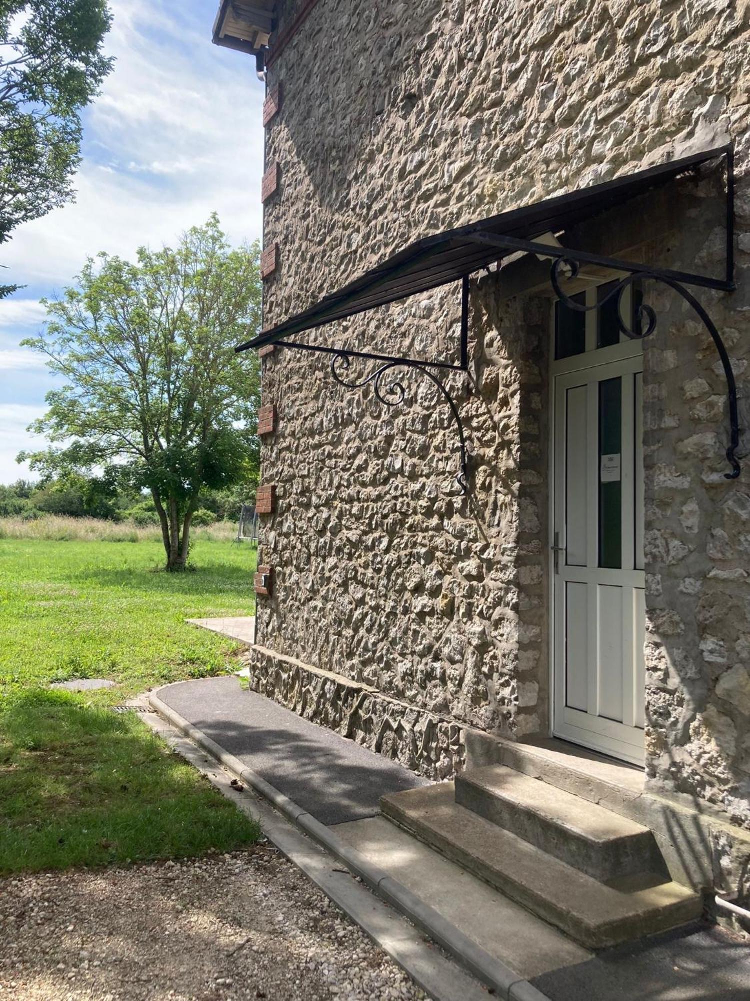 Hotel Manoir En Pierre Chartres Exterior foto