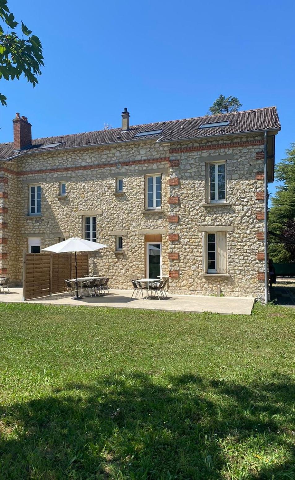 Hotel Manoir En Pierre Chartres Exterior foto